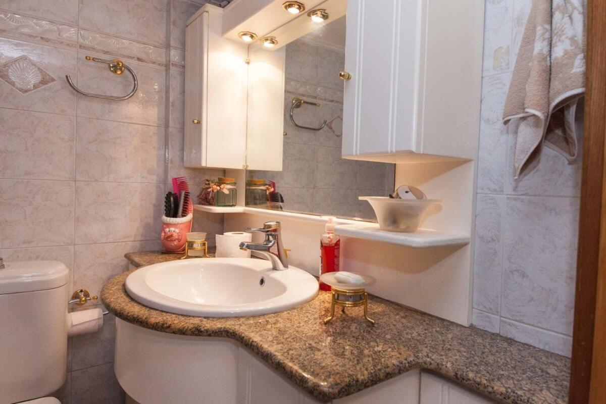 Chrisoupoli Cheerful 2 Bd With Balcony Apartment *