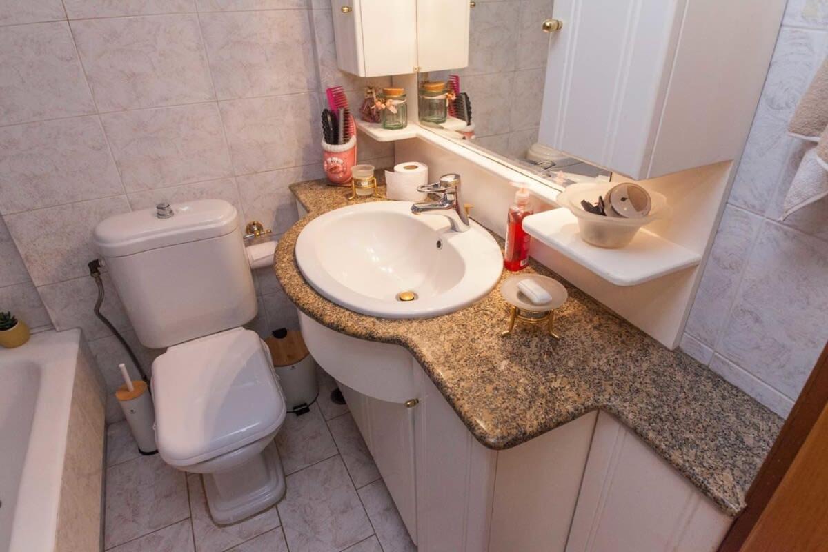 Chrisoupoli Cheerful 2 Bd With Balcony