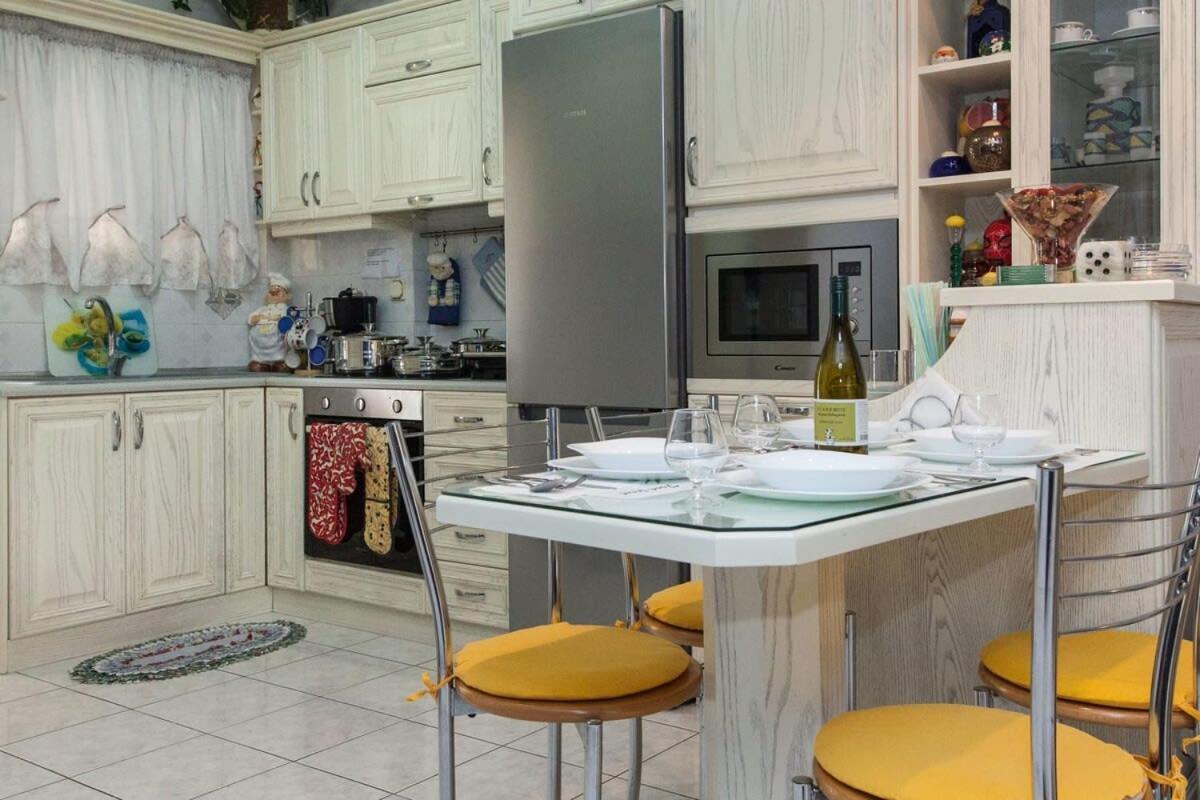 Chrisoupoli Cheerful 2 Bd With Balcony Apartment Athens
