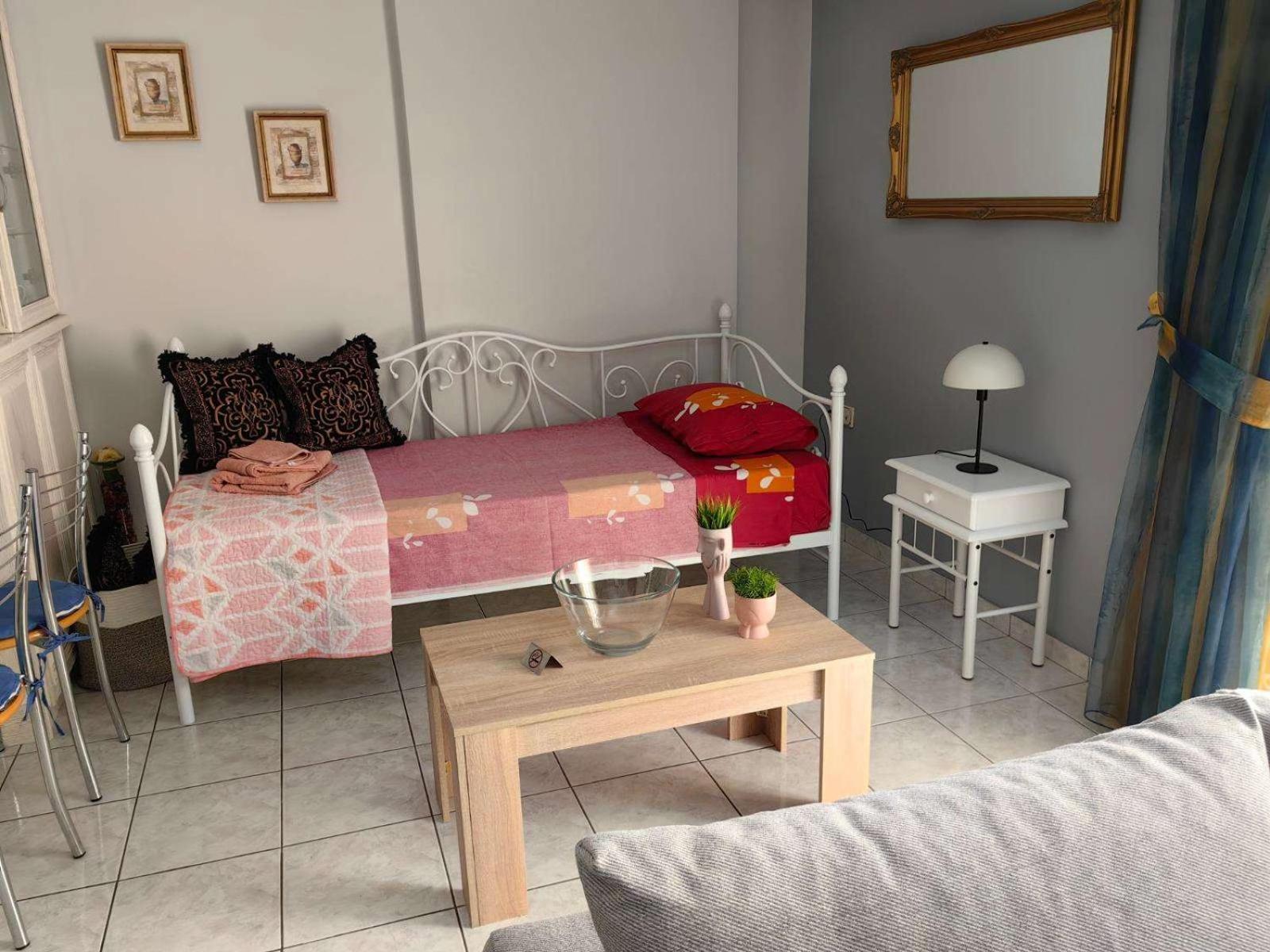 Apartment Chrisoupoli Cheerful 2 Bd With Balcony Athens