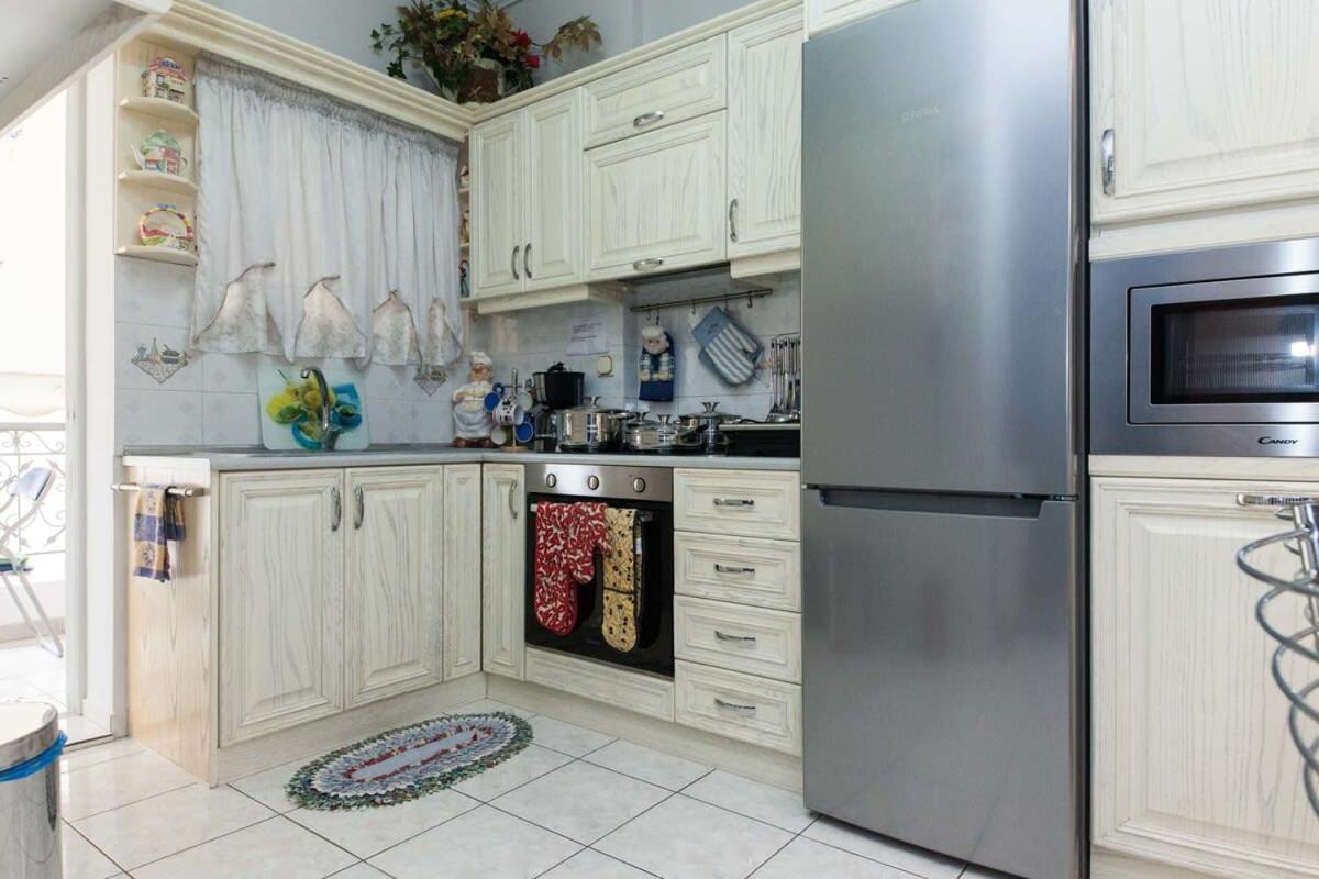 Chrisoupoli Cheerful 2 Bd With Balcony