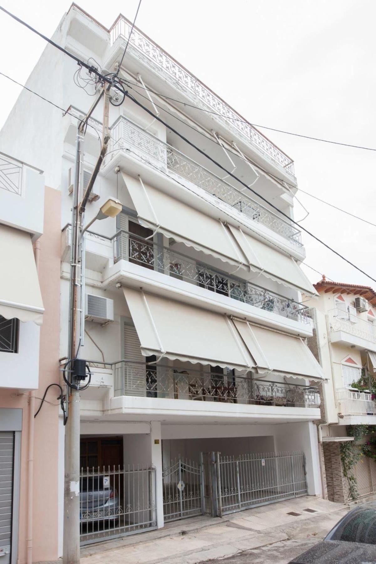 Chrisoupoli Cheerful 2 Bd With Balcony
