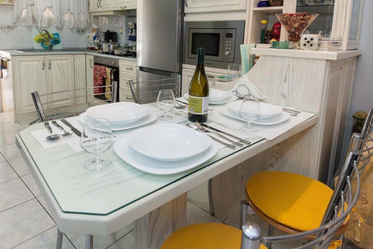 Apartment Chrisoupoli Cheerful 2 Bd With Balcony Athens