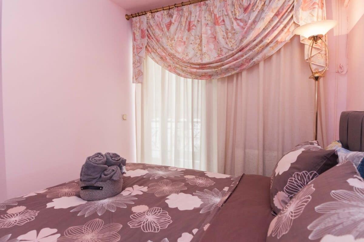 Chrisoupoli Cheerful 2 Bd With Balcony Apartment Athens
